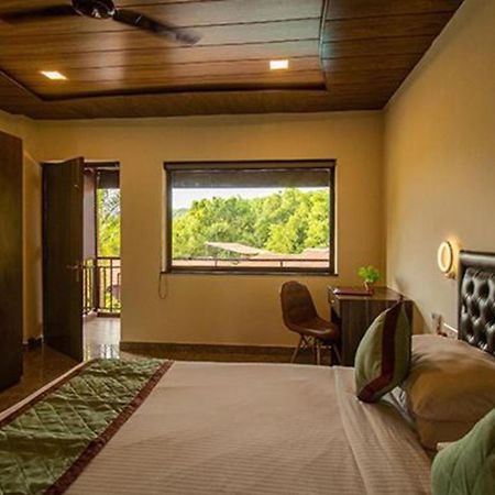 Fabhotel La Gracia Resort Morjim Extérieur photo