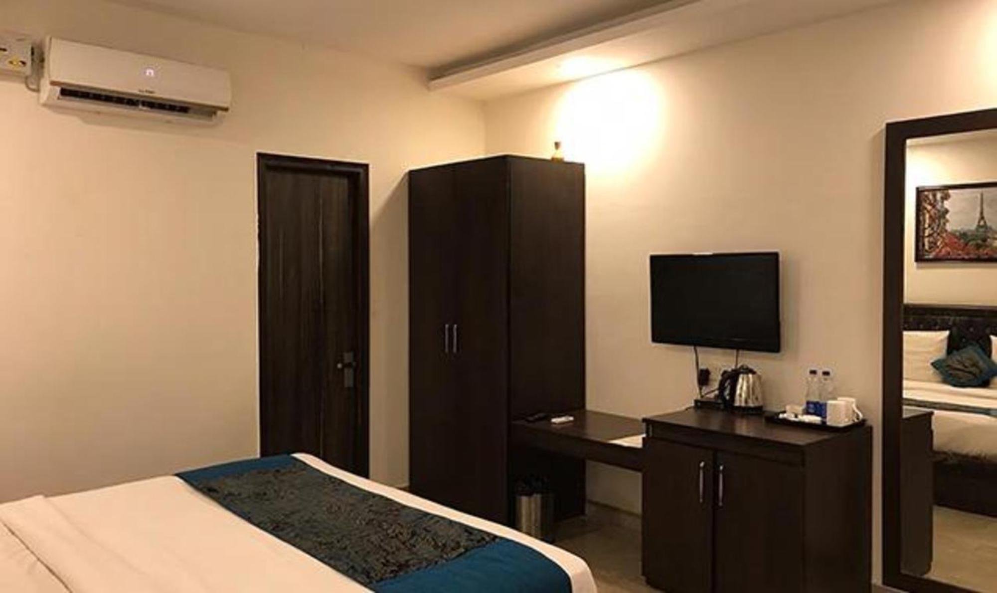 Fabhotel La Gracia Resort Morjim Extérieur photo